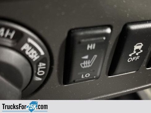 Used 2014 Nissan Frontier PRO-4X image 9