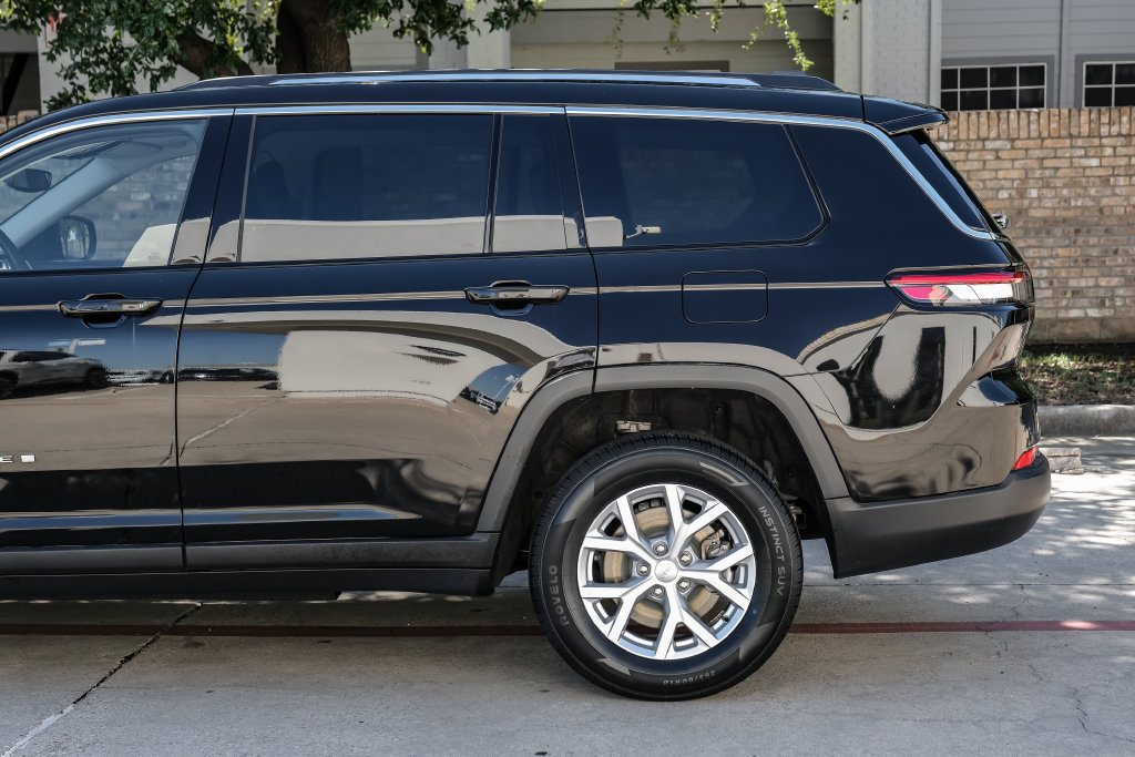 Used 2023 Jeep Grand Cherokee L Limited AWD/4WD image 23