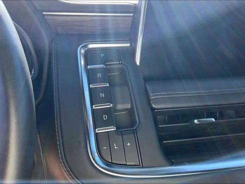 Used 2024 Chevrolet Suburban LT image 17