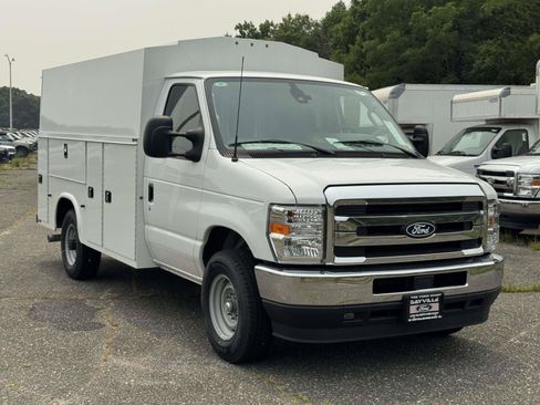 New 2027 Ford E-350 and Econoline 350 Super Duty w/ Power Equipment Group RWD image 2