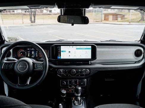 Used 2025 Jeep Gladiator Willys image 10