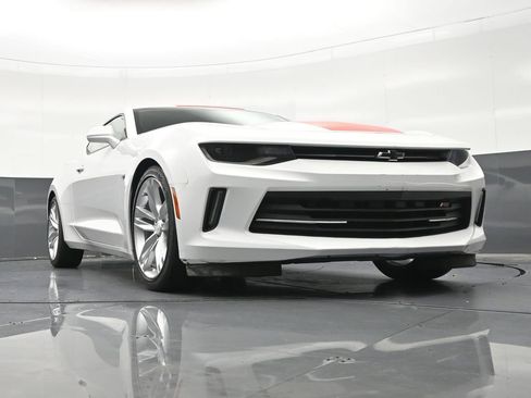 Used 2016 Chevrolet Camaro LT RWD image 29