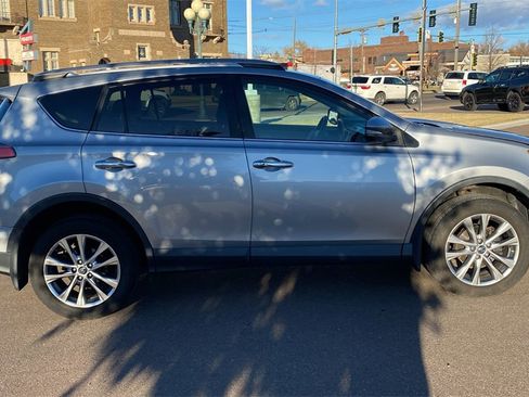 Used 2018 Toyota RAV4 Limited image 4