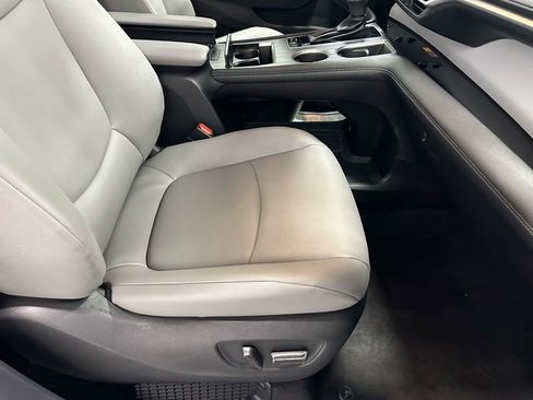 Used 2025 Toyota Sienna XLE image 64