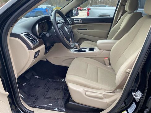 Used 2017 Jeep Grand Cherokee Laredo image 18