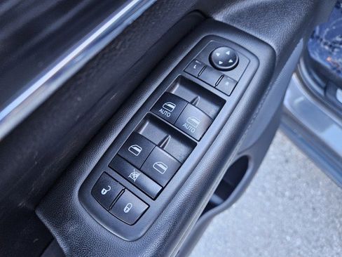 Used 2019 Jeep Grand Cherokee Limited image 10