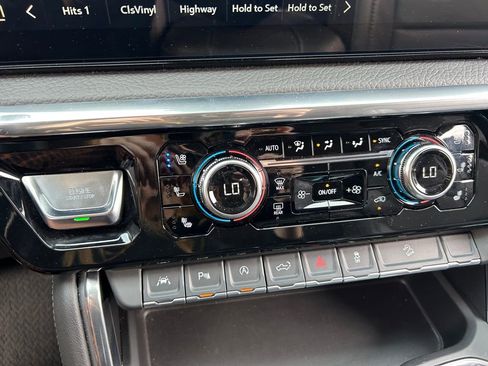 Used 2025 GMC Sierra 1500 Denali w/ Technology Package AWD/4WD image 42