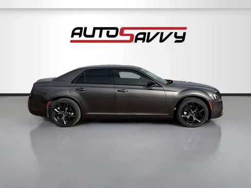 Used 2022 Chrysler 300 Touring w/ Sport Appearance Package RWD image 8