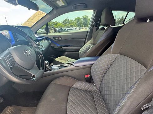 Used 2020 Toyota C-HR XLE FWD image 18