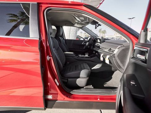 Used 2025 Mitsubishi Outlander SE image 12