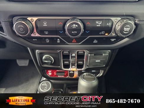 New 2025 Jeep Gladiator Mojave image 24