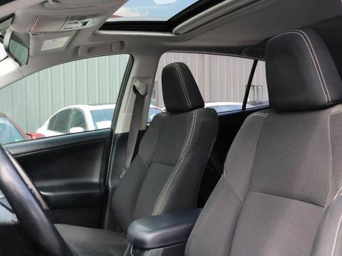 Used 2018 Toyota RAV4 XLE FWD image 8