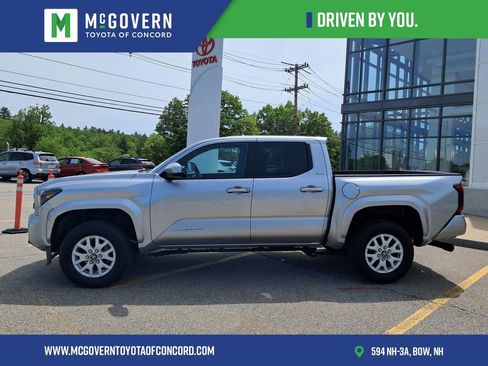 Used 2025 Toyota Tacoma SR5 AWD/4WD image 2
