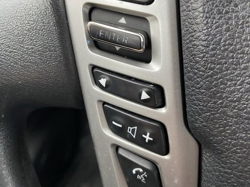 Used 2018 Nissan Titan SV image 15