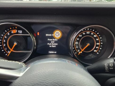 Used 2018 Jeep Wrangler Unlimited Sahara AWD/4WD image 8