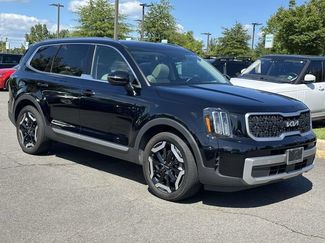 Used 2023 Kia Telluride EX w/ EX Captain's Chair Package AWD/4WD video 1