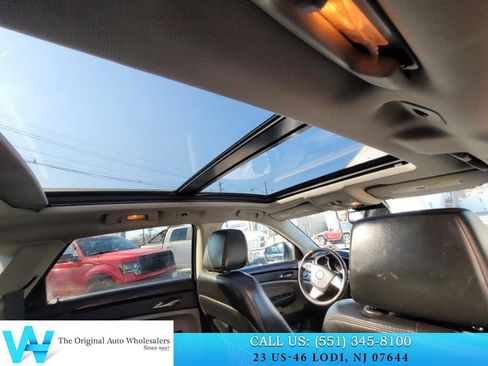 Used 2011 Cadillac SRX Luxury image 17