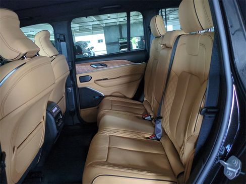 New 2025 Jeep Grand Cherokee Summit image 15