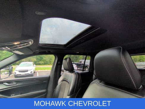 Used 2023 Jeep Grand Cherokee Altitude AWD/4WD image 18