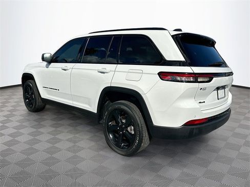 Certified 2023 Jeep Grand Cherokee Altitude image 5