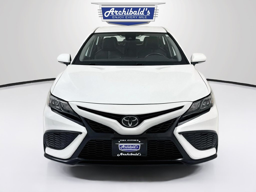 Used 2022 Toyota Camry SE FWD image 2