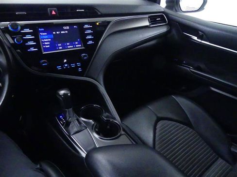 Used 2019 Toyota Camry SE FWD image 11