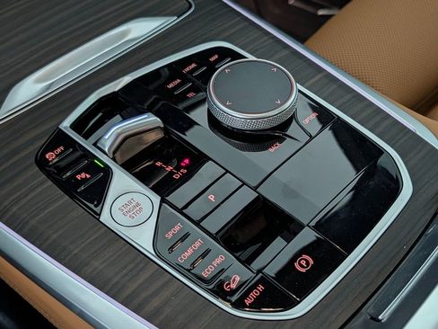 Used 2025 BMW X5 xDrive40i w/ M Sport Package image 34