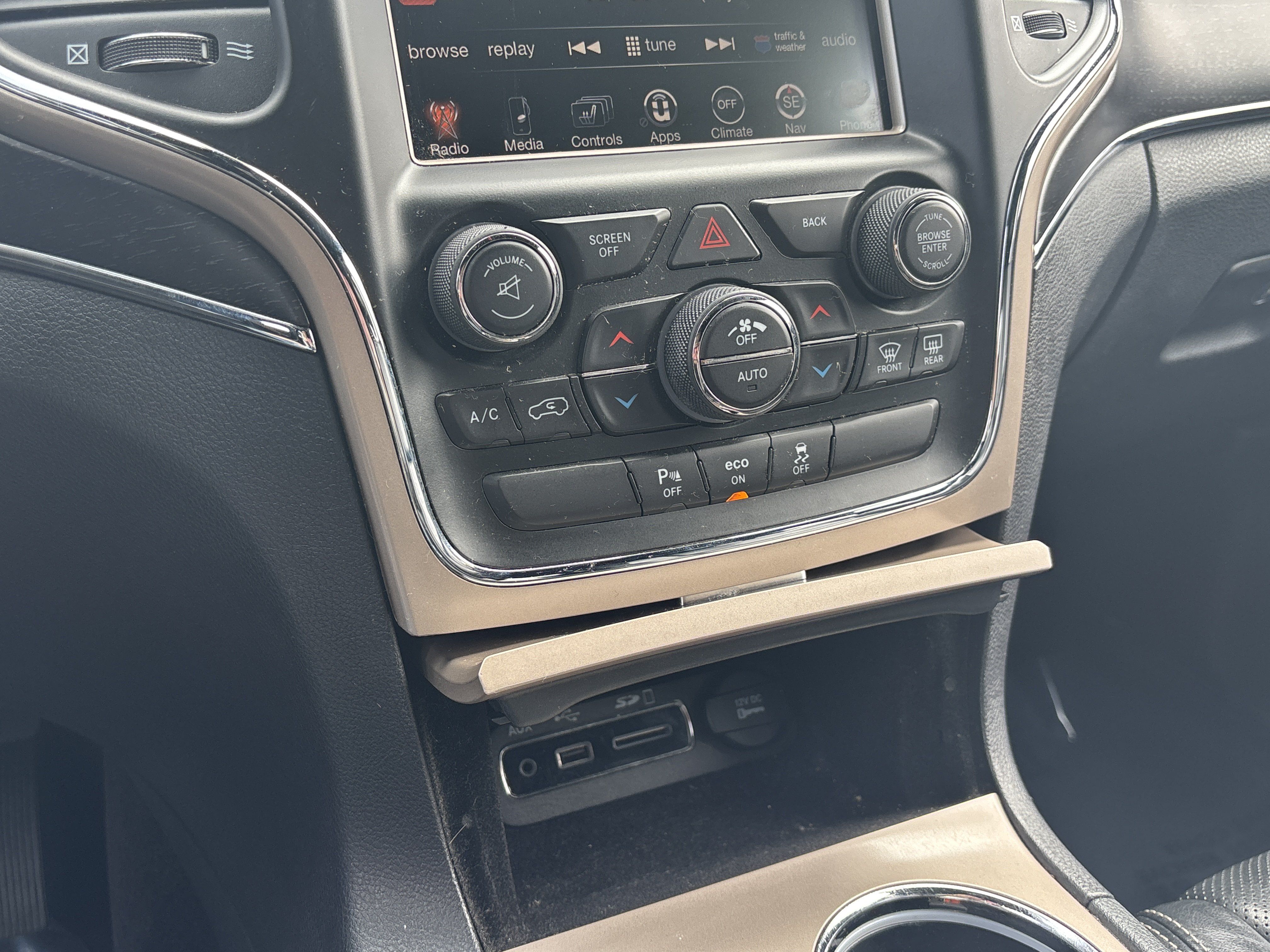 Used 2015 Jeep Grand Cherokee Limited w/ Luxury Group II AWD/4WD image 25