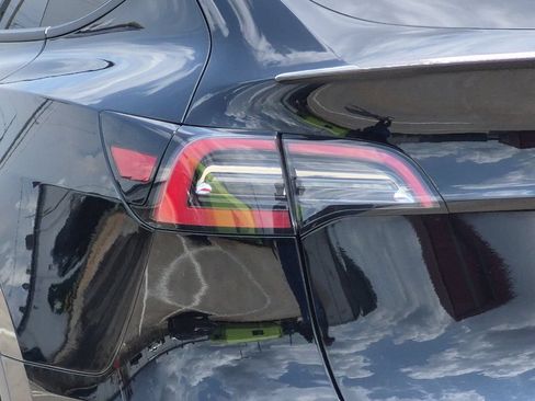 Used 2022 Tesla Model Y Performance AWD/4WD image 27