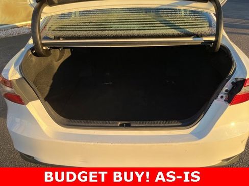 Used 2021 Toyota Camry LE image 30