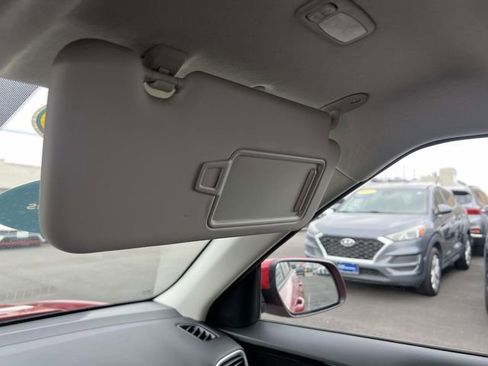 Certified 2022 Hyundai Venue SE image 28