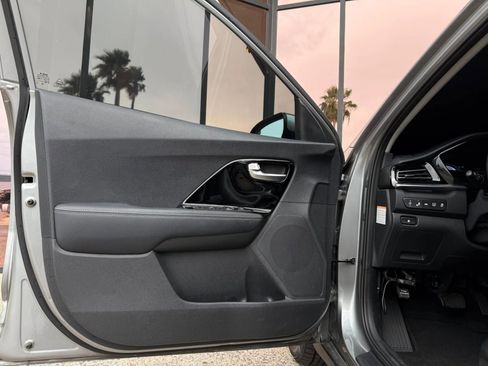 Used 2022 Kia Niro LXS image 48