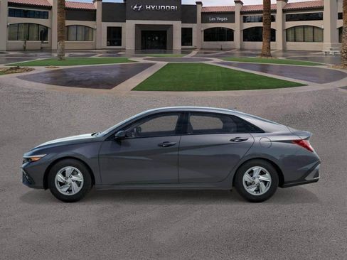 New 2026 Hyundai Elantra SE FWD image 3