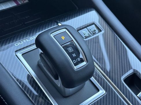 New 2025 Mitsubishi Outlander SE image 21