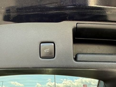 Used 2021 Ford Escape Titanium image 14