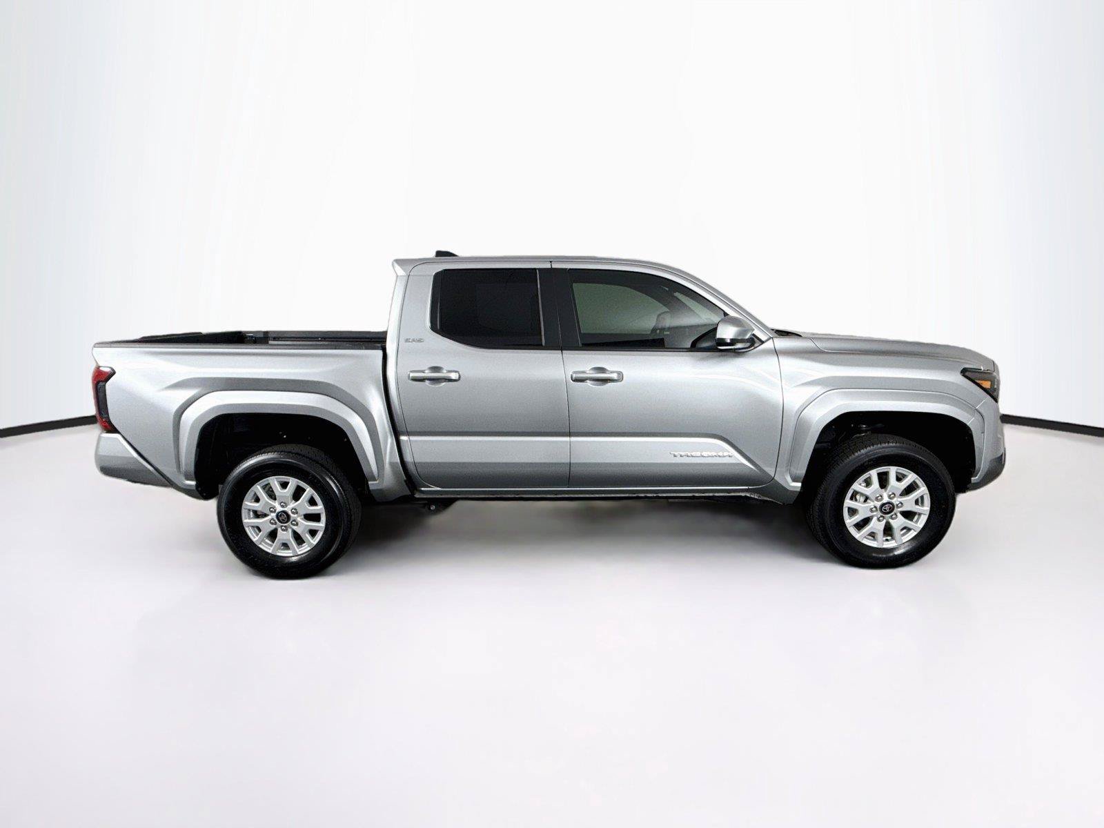 Certified 2026 Toyota Tacoma SR5 AWD/4WD image 9