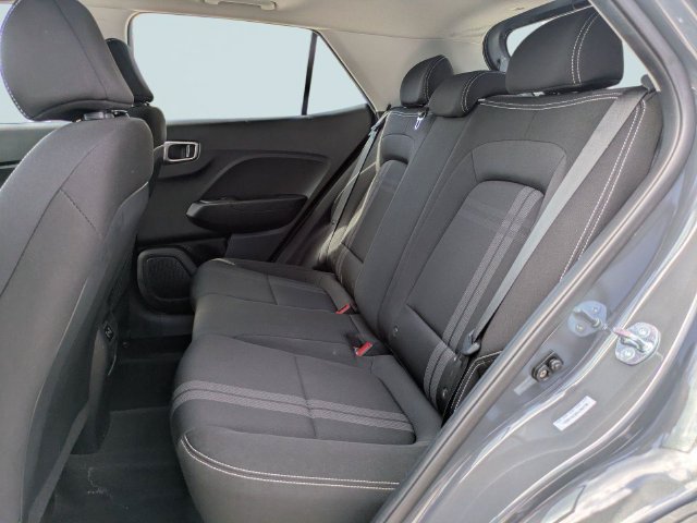 Used 2025 Hyundai Venue SEL FWD image 14