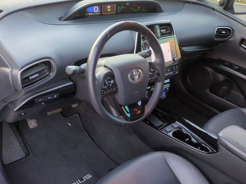 Used 2020 Toyota Prius XLE image 9