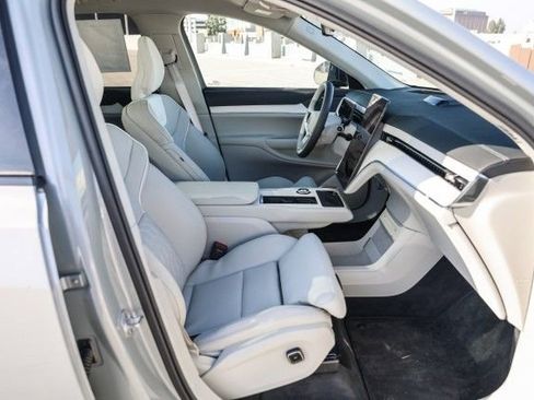 New 2025 Volvo EX90 Ultra image 18