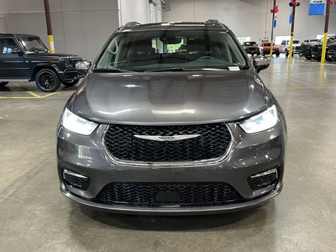 Used 2023 Chrysler Pacifica Limited FWD image 8