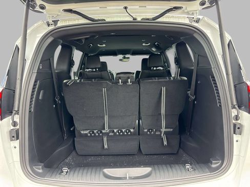 New 2027 Chrysler Pacifica Select AWD/4WD image 4
