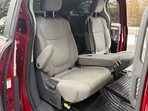 Used 2021 Toyota Sienna LE image 22