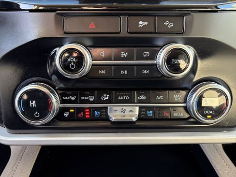 Used 2023 Ford Expedition XLT image 24