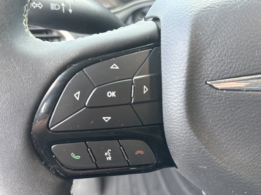 Used 2022 Chrysler Pacifica Touring-L w/ S Appearance Package FWD image 20