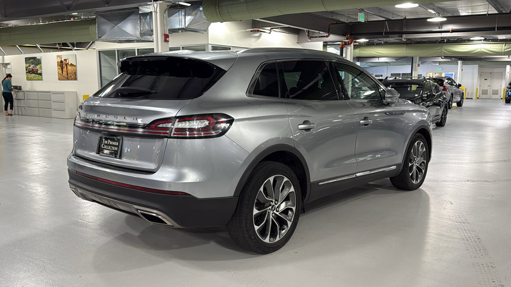 Used 2023 Lincoln Nautilus Reserve AWD/4WD image 2