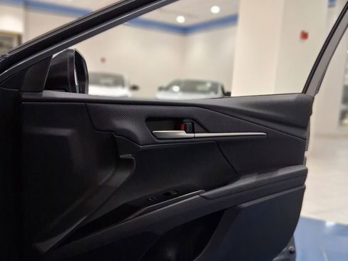 Used 2025 Toyota Camry SE w/ Convenience Package image 15