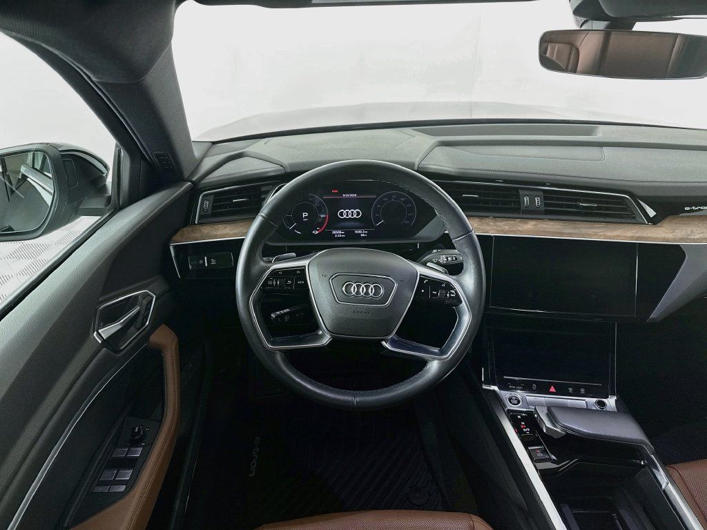 Used 2022 Audi e-tron Premium Plus AWD/4WD image 23