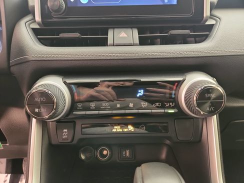 Used 2025 Toyota RAV4 LE AWD/4WD image 16