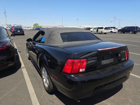 Used 2004 Ford Mustang Convertible RWD image 2