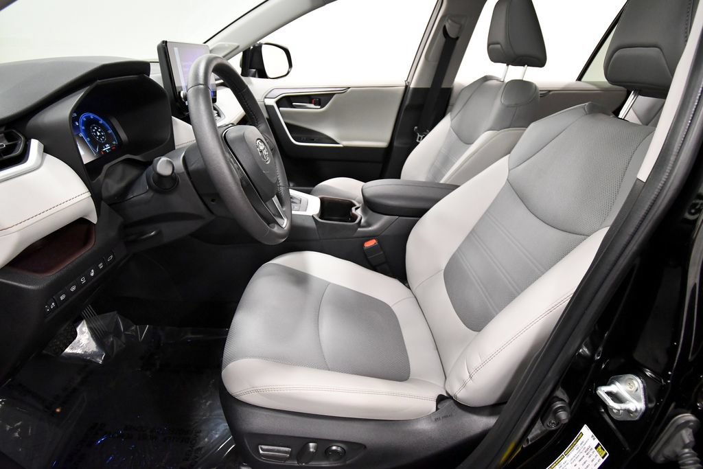 Used 2025 Toyota RAV4 Limited w/ Advanced Technology Package AWD/4WD image 14